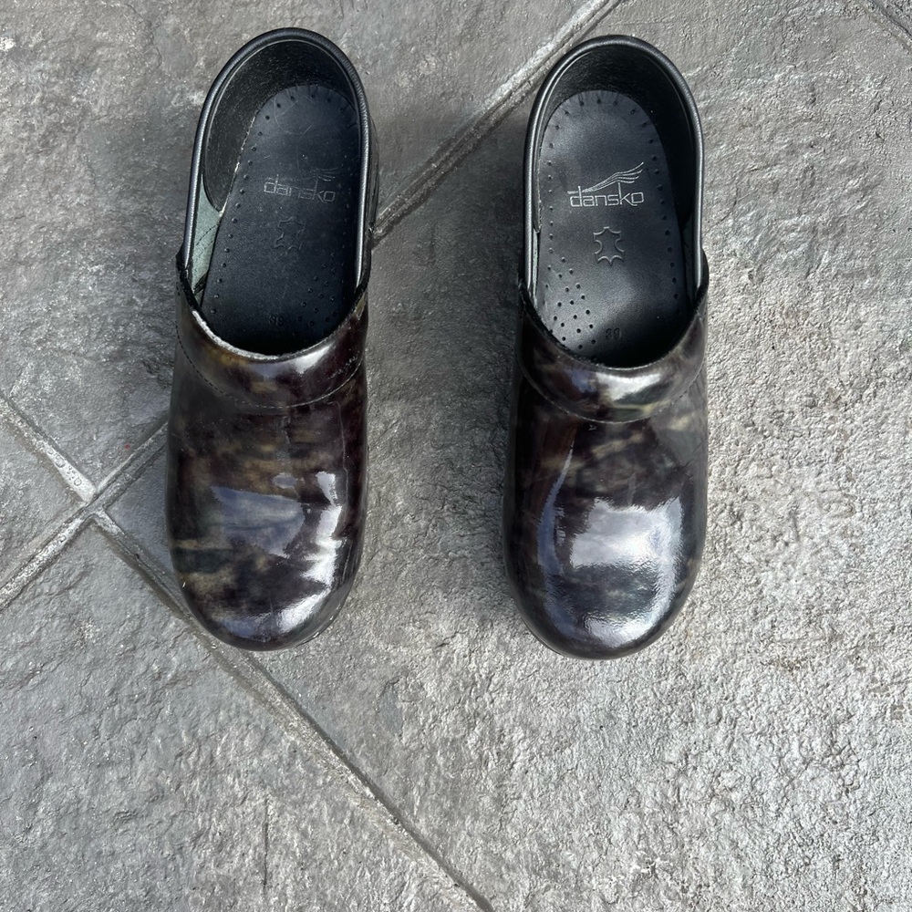 Dansko Clog Size 39 - image 3